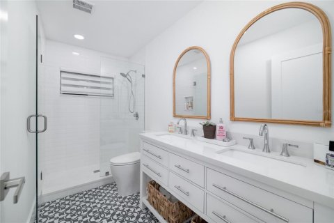 Condo in Indian Rocks Beach, Florida, 2 bedrooms № 2118600 - photo 12