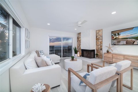 Condo in Indian Rocks Beach, Florida, 2 bedrooms № 2118600 - photo 3