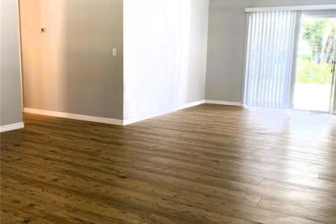 House in Edgewater, Florida 3 bedrooms, 114.46 sq.m. № 1769064 - photo 7