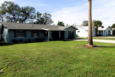 House in Edgewater, Florida 3 bedrooms, 114.46 sq.m. № 1769064 - photo 4