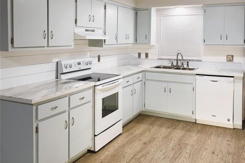 House in Edgewater, Florida 3 bedrooms, 114.46 sq.m. № 1769064 - photo 8