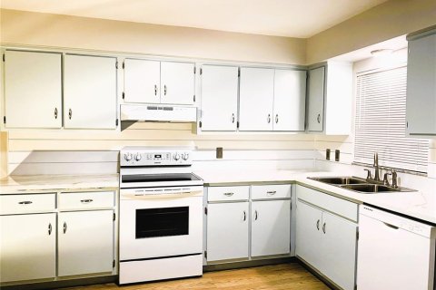 House in Edgewater, Florida 3 bedrooms, 114.46 sq.m. № 1769064 - photo 9