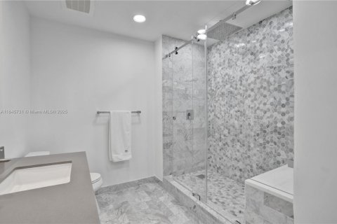 Condo in Miami, Florida, 2 bedrooms  № 1847664 - photo 15