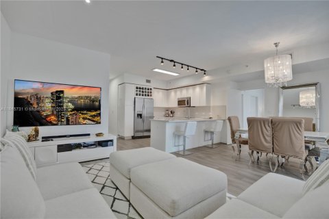 Condo in Miami, Florida, 2 bedrooms  № 1847664 - photo 9