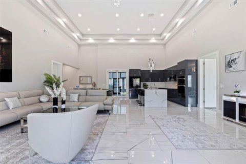 House in Saint Petersburg, Florida 3 bedrooms, 208.29 sq.m. № 1876408 - photo 5