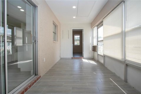 Condo in Sun City Center, Florida, 2 bedrooms  № 1774666 - photo 30
