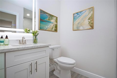 Condo in Sun City Center, Florida, 2 bedrooms  № 1774666 - photo 12