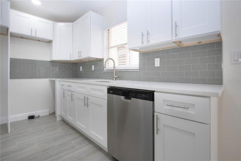Condo in Sun City Center, Florida, 2 bedrooms  № 1774666 - photo 28