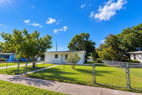 Villa ou maison à louer à Deltona, Floride: 1 chambre, 64.47 m2 № 2426011 - photo 10