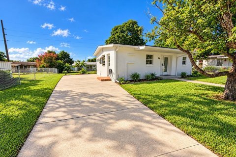 Villa ou maison à louer à Deltona, Floride: 1 chambre, 64.47 m2 № 2426011 - photo 9