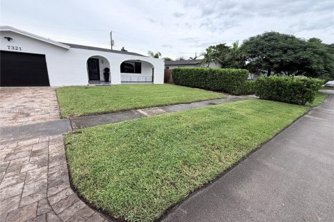Villa ou maison à vendre à Hollywood, Floride: 3 chambres, 170.01 m2 № 1948274 - photo 2