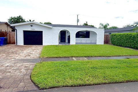 Villa ou maison à vendre à Hollywood, Floride: 3 chambres, 170.01 m2 № 1948274 - photo 1