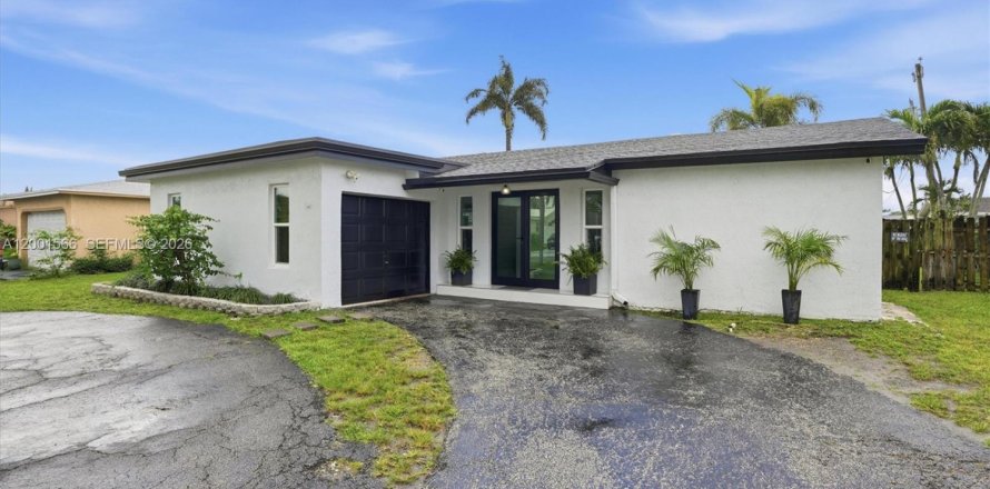 House in Sunrise, Florida 3 bedrooms, 148.64 sq.m. № 2069553