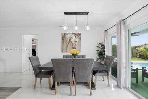 House in Sunrise, Florida 3 bedrooms, 148.64 sq.m. № 2069553 - photo 14