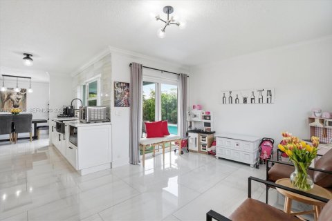 House in Sunrise, Florida 3 bedrooms, 148.64 sq.m. № 2069553 - photo 7