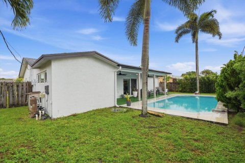 House in Sunrise, Florida 3 bedrooms, 148.64 sq.m. № 2069553 - photo 25