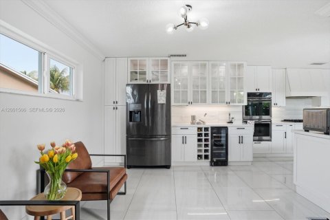 House in Sunrise, Florida 3 bedrooms, 148.64 sq.m. № 2069553 - photo 12