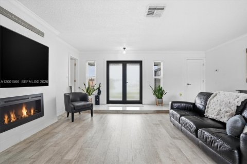 House in Sunrise, Florida 3 bedrooms, 148.64 sq.m. № 2069553 - photo 5