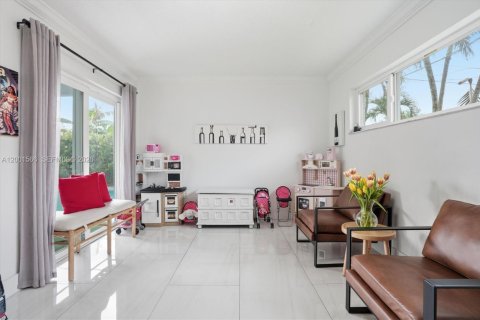 House in Sunrise, Florida 3 bedrooms, 148.64 sq.m. № 2069553 - photo 15