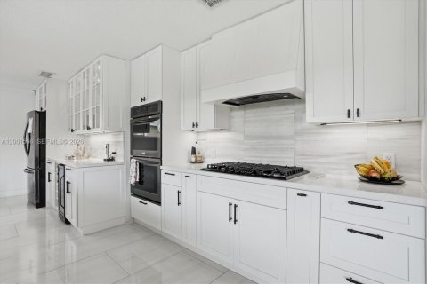 House in Sunrise, Florida 3 bedrooms, 148.64 sq.m. № 2069553 - photo 11