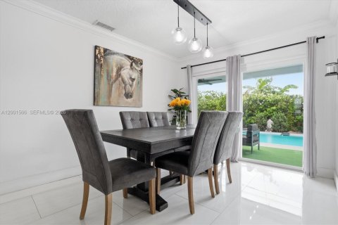 House in Sunrise, Florida 3 bedrooms, 148.64 sq.m. № 2069553 - photo 13