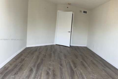 Condominio en venta en Surfside, Florida, 1 dormitorio, 74.32 m2 № 1986783 - foto 9