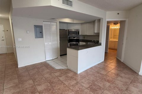 Condominio en venta en Surfside, Florida, 1 dormitorio, 74.32 m2 № 1986783 - foto 6