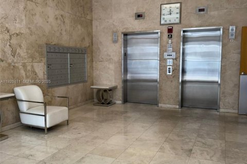 Condominio en venta en Surfside, Florida, 1 dormitorio, 74.32 m2 № 1986783 - foto 15