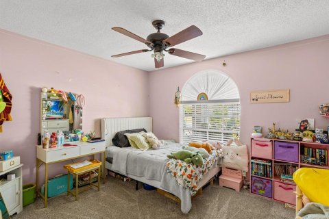 House in New Port Richey, Florida 3 bedrooms, 163.42 sq.m. № 2422742 - photo 15