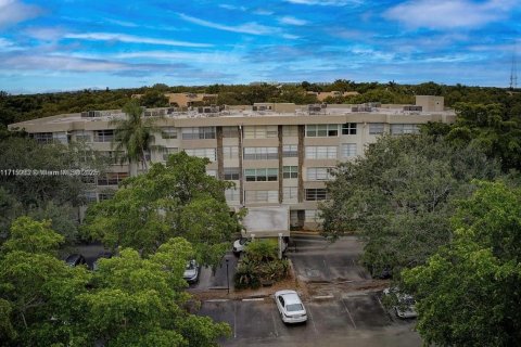 Condo in Plantation, Florida, 2 bedrooms  № 1467652 - photo 15