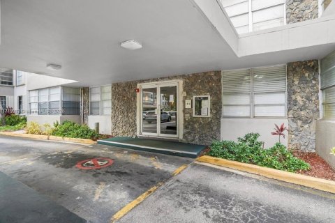 Condo in Plantation, Florida, 2 bedrooms  № 1467652 - photo 25