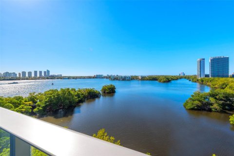 Condo in North Miami Beach, Florida, 3 bedrooms  № 1812272 - photo 7