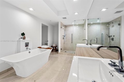 Condo in North Miami Beach, Florida, 3 bedrooms  № 1812272 - photo 21