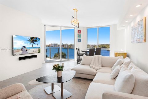 Condo in North Miami Beach, Florida, 3 bedrooms  № 1812272 - photo 2