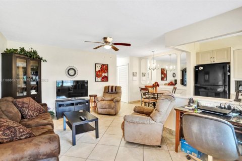 Condominio en venta en Hallandale Beach, Florida, 1 dormitorio, 60.39 m2 № 1942479 - foto 6