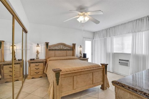Condominio en venta en Hallandale Beach, Florida, 1 dormitorio, 60.39 m2 № 1942479 - foto 12