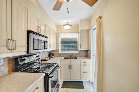 Condominio en venta en Hallandale Beach, Florida, 1 dormitorio, 60.39 m2 № 1942479 - foto 8