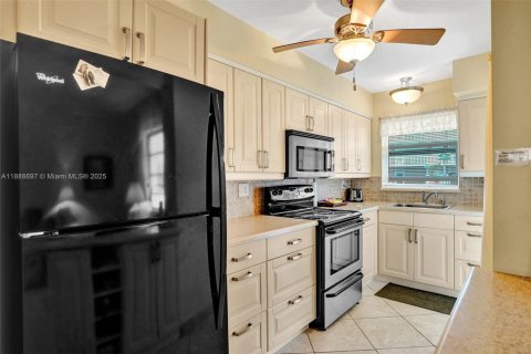 Condominio en venta en Hallandale Beach, Florida, 1 dormitorio, 60.39 m2 № 1942479 - foto 9