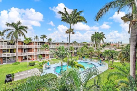Condominio en venta en Hallandale Beach, Florida, 1 dormitorio, 60.39 m2 № 1942479 - foto 24