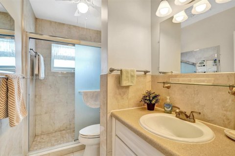 Condominio en venta en Hallandale Beach, Florida, 1 dormitorio, 60.39 m2 № 1942479 - foto 15