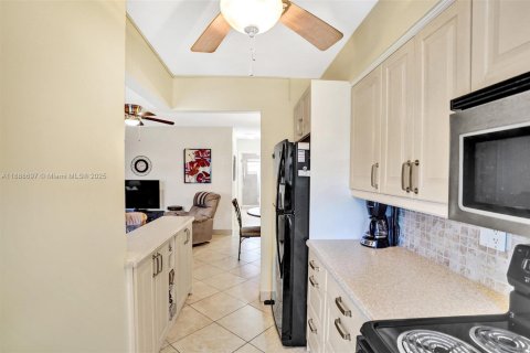 Condominio en venta en Hallandale Beach, Florida, 1 dormitorio, 60.39 m2 № 1942479 - foto 11