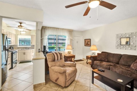 Condominio en venta en Hallandale Beach, Florida, 1 dormitorio, 60.39 m2 № 1942479 - foto 3