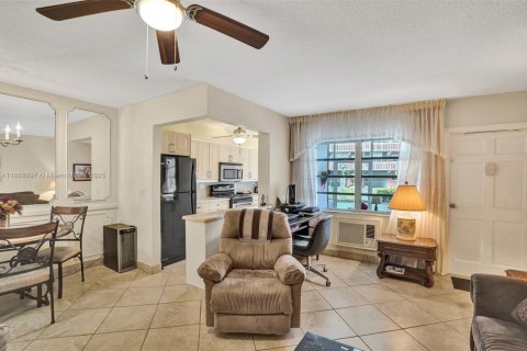 Condominio en venta en Hallandale Beach, Florida, 1 dormitorio, 60.39 m2 № 1942479 - foto 1
