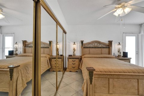 Condominio en venta en Hallandale Beach, Florida, 1 dormitorio, 60.39 m2 № 1942479 - foto 13