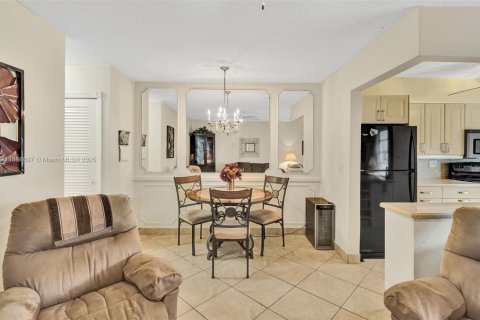 Condominio en venta en Hallandale Beach, Florida, 1 dormitorio, 60.39 m2 № 1942479 - foto 5