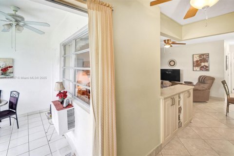Condominio en venta en Hallandale Beach, Florida, 1 dormitorio, 60.39 m2 № 1942479 - foto 10