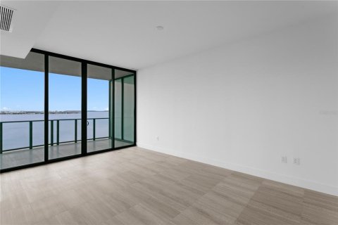 Condo in Tampa, Florida, 3 bedrooms  № 2221570 - photo 11