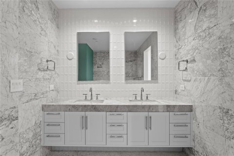 Condo in Tampa, Florida, 3 bedrooms  № 2221570 - photo 15