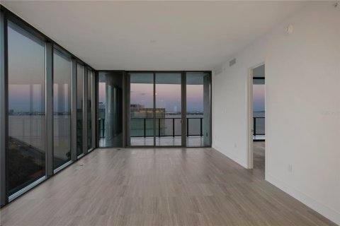 Condo in Tampa, Florida, 3 bedrooms  № 2221570 - photo 5