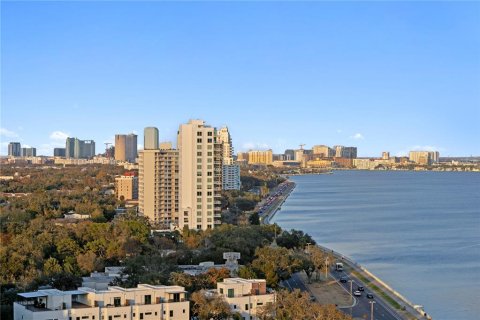 Condo in Tampa, Florida, 3 bedrooms  № 2221570 - photo 10